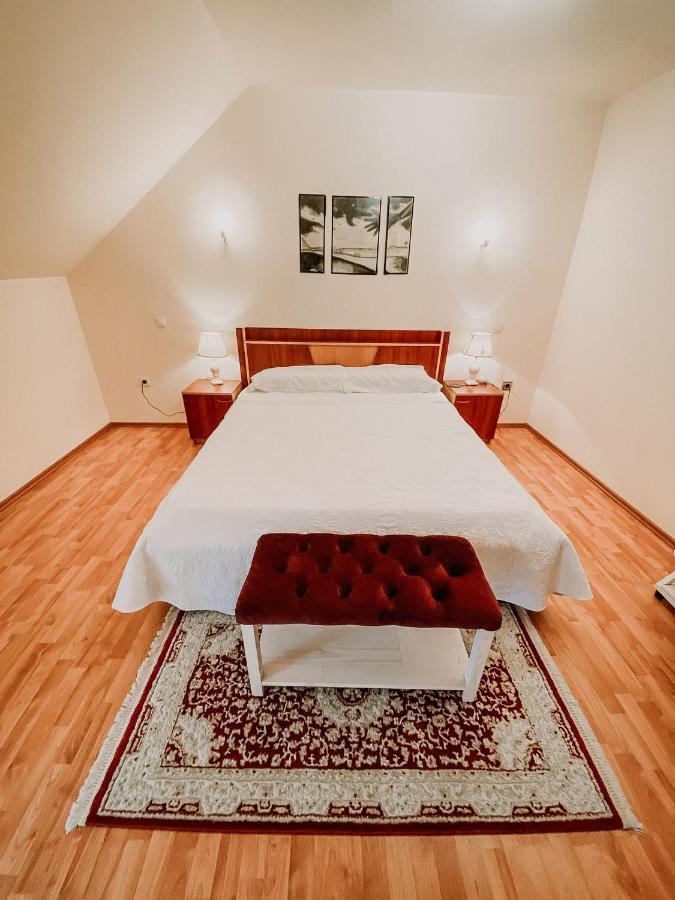 Cosy Bedroom For 2 With Balcony In A Family Villa Turnu Magurele ภายนอก รูปภาพ