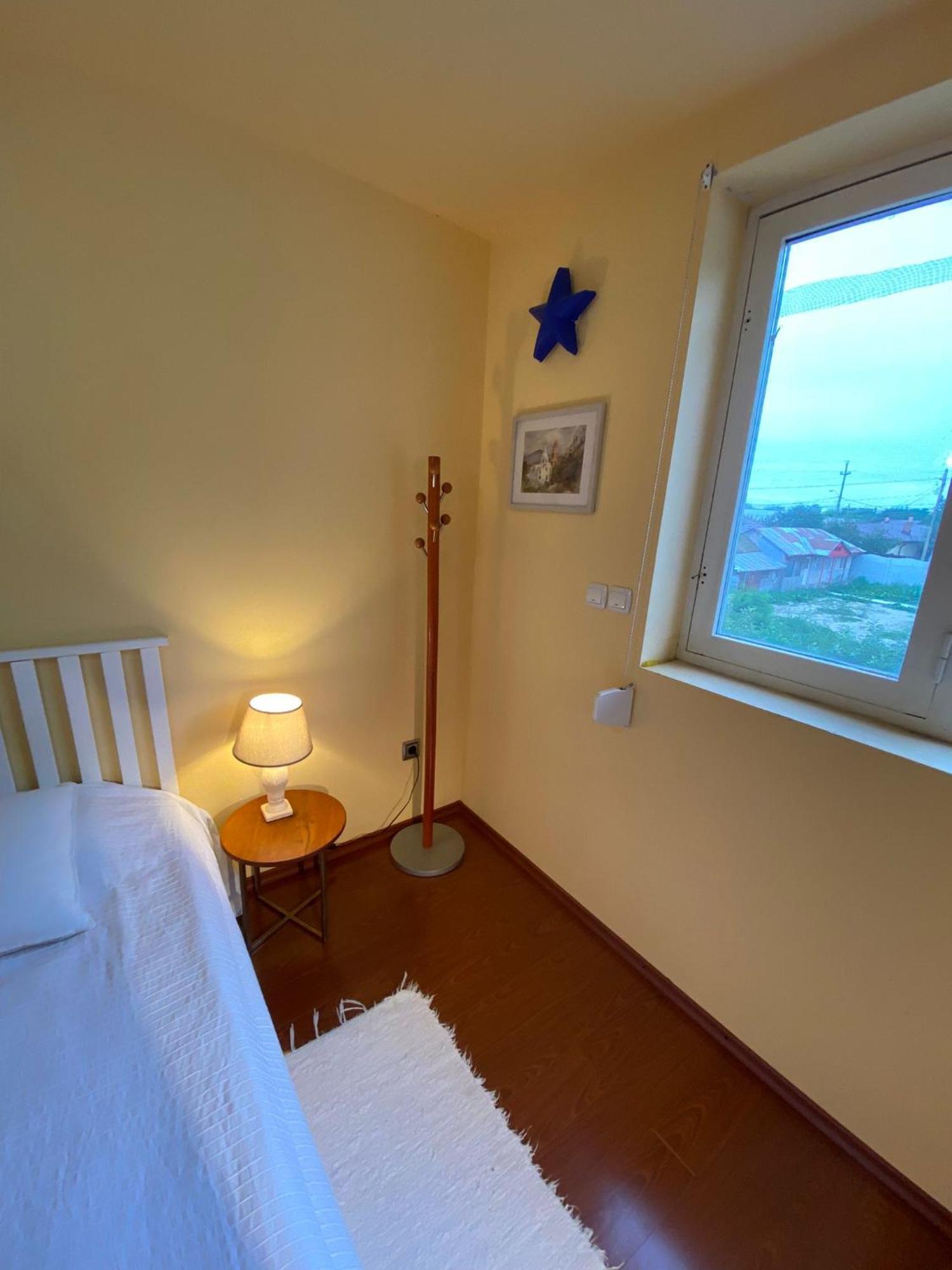 Cosy Bedroom For 2 With Balcony In A Family Villa Turnu Magurele ภายนอก รูปภาพ