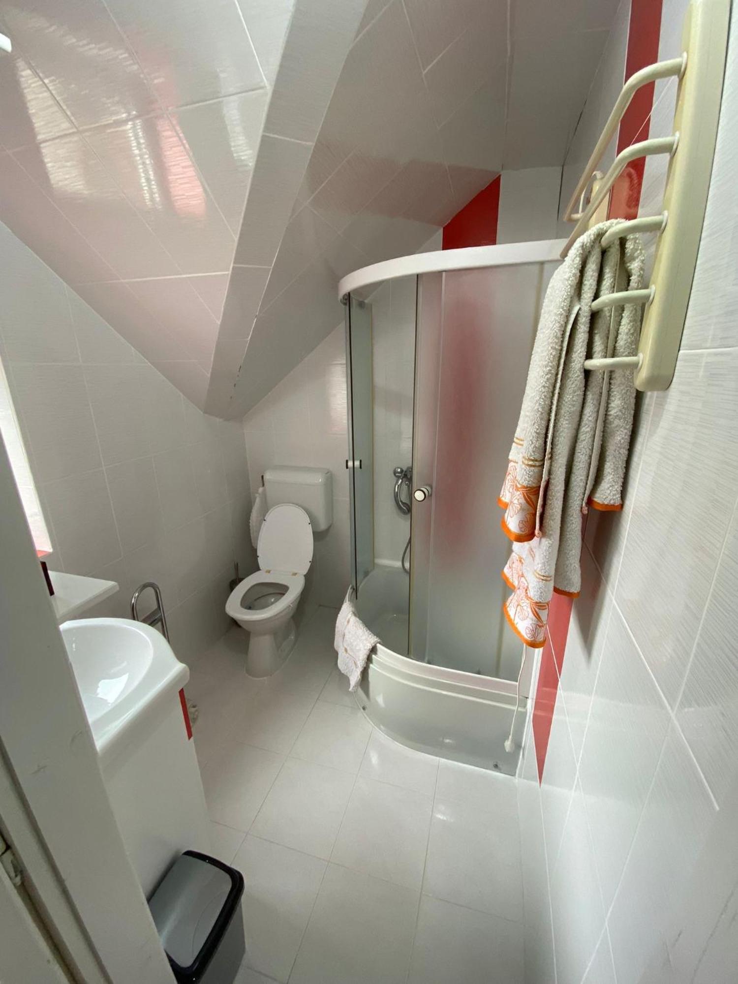 Cosy Bedroom For 2 With Balcony In A Family Villa Turnu Magurele ภายนอก รูปภาพ